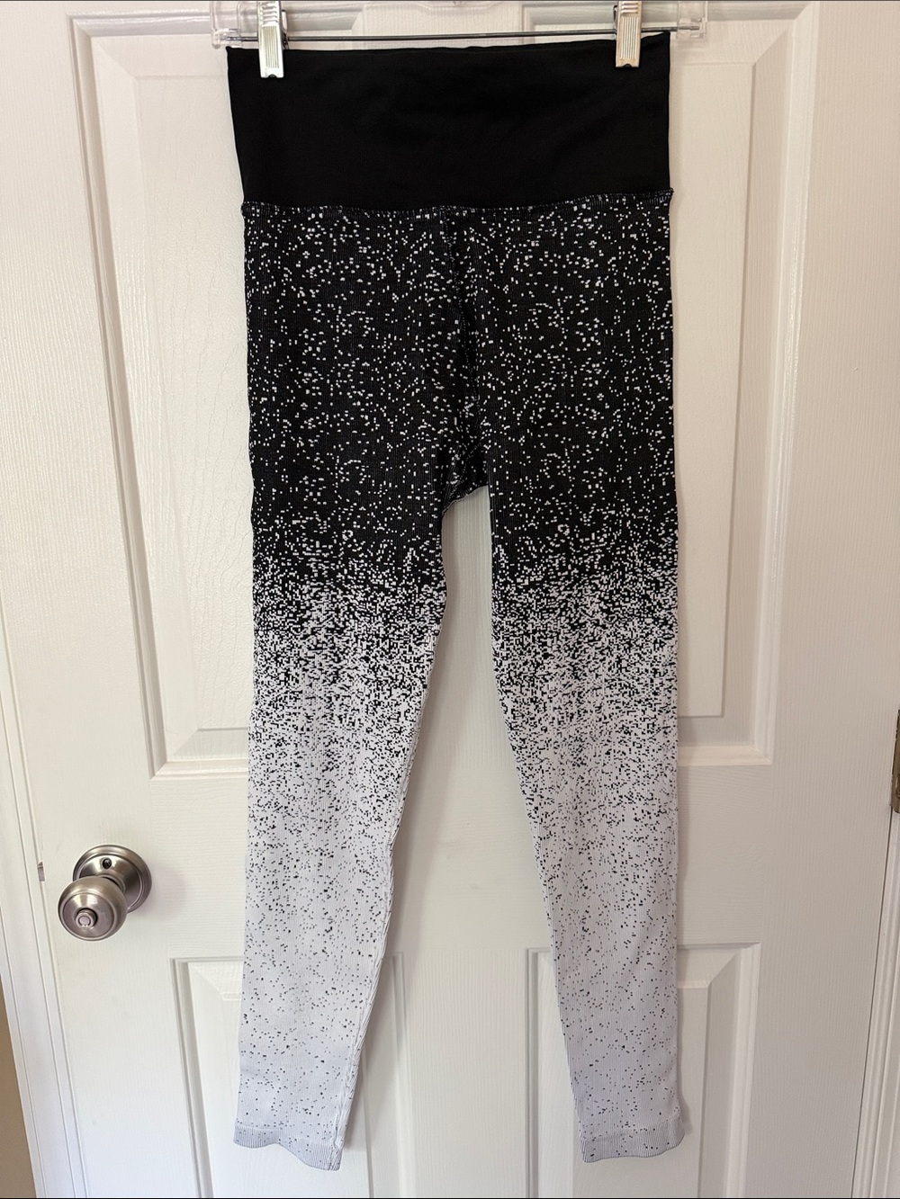 NWOT Athleta Black and White Ombre Active Leggings - Picture 1 of 5